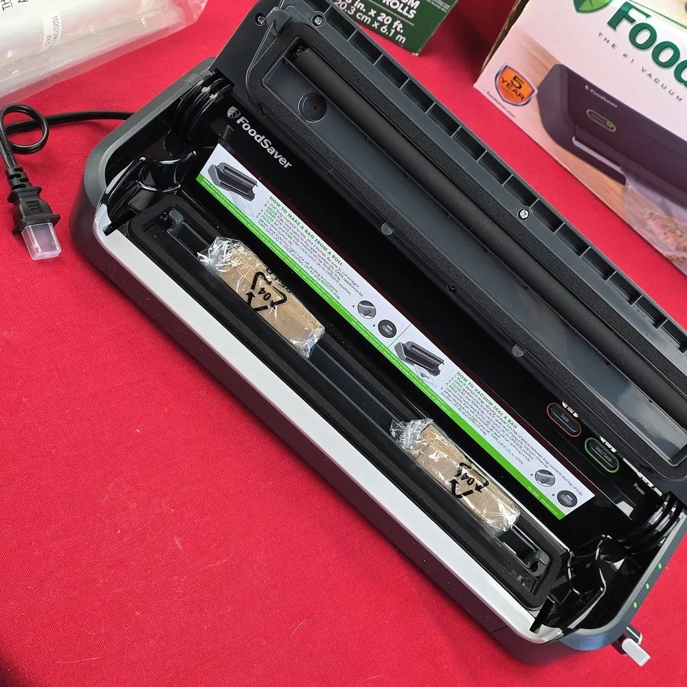 FoodSaver Heat Sealing Food Storage Starter Kit Plus Extra Box Of Bags